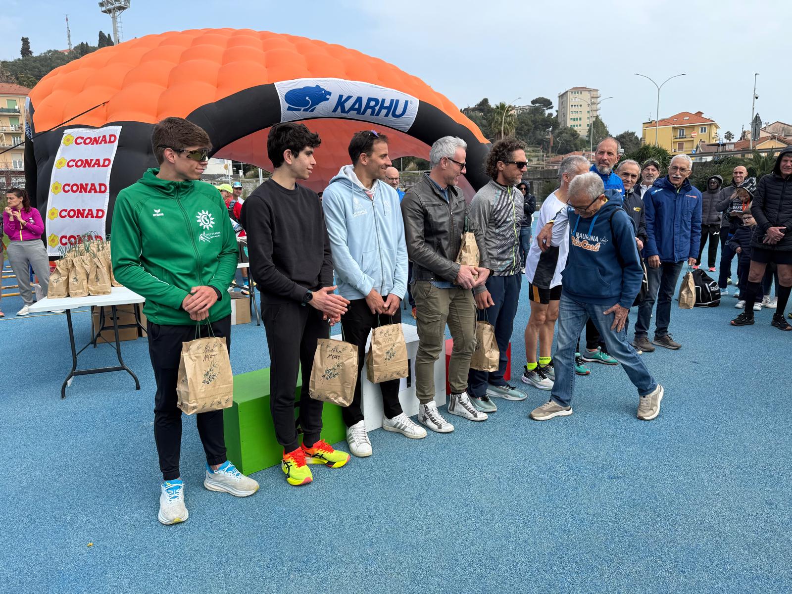 I partecipanti di Imperia Corre 2026 al Campo di Atletica
