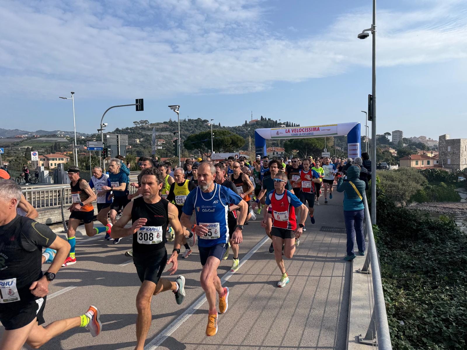 I runner durante la partenza di Imperia Corre 2026